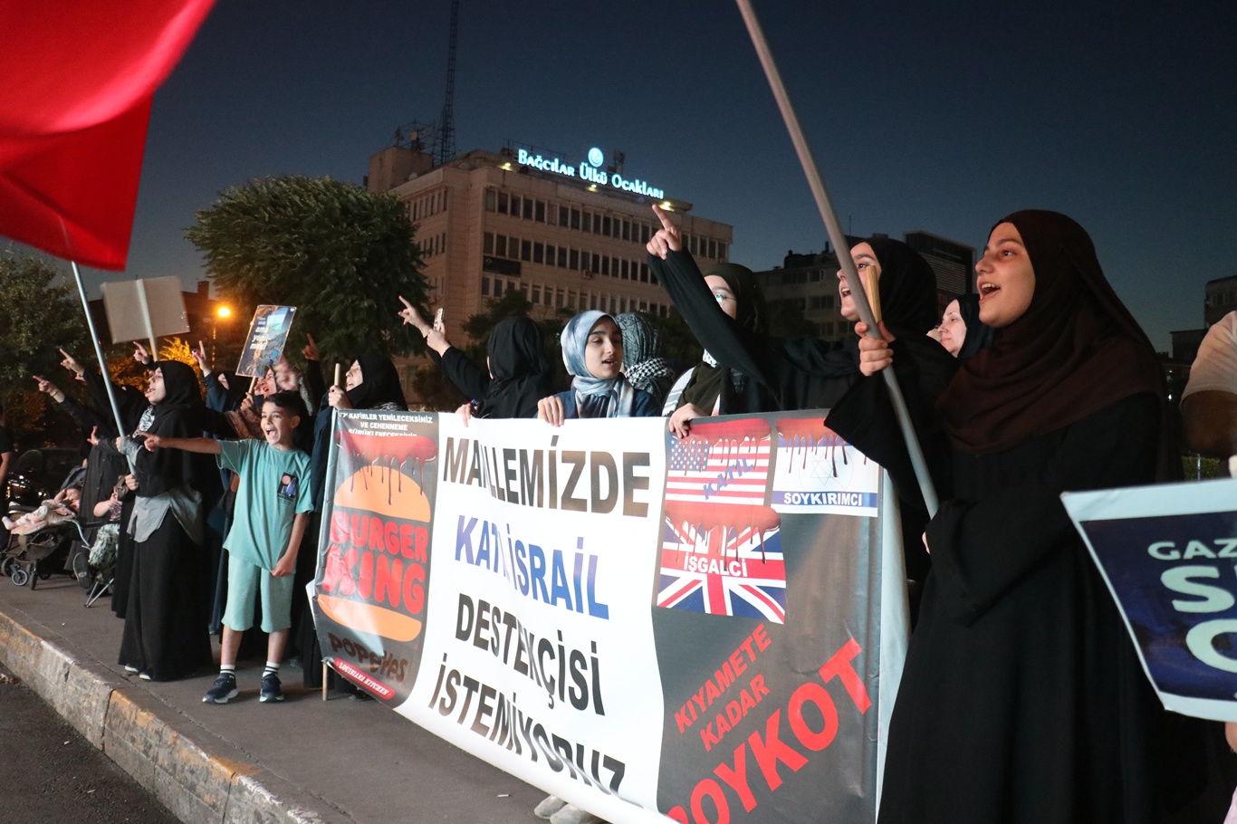 Gazeteci Yel'den "İnsanlık onuru adına Gazze için ayağa kalkın" çağrısı