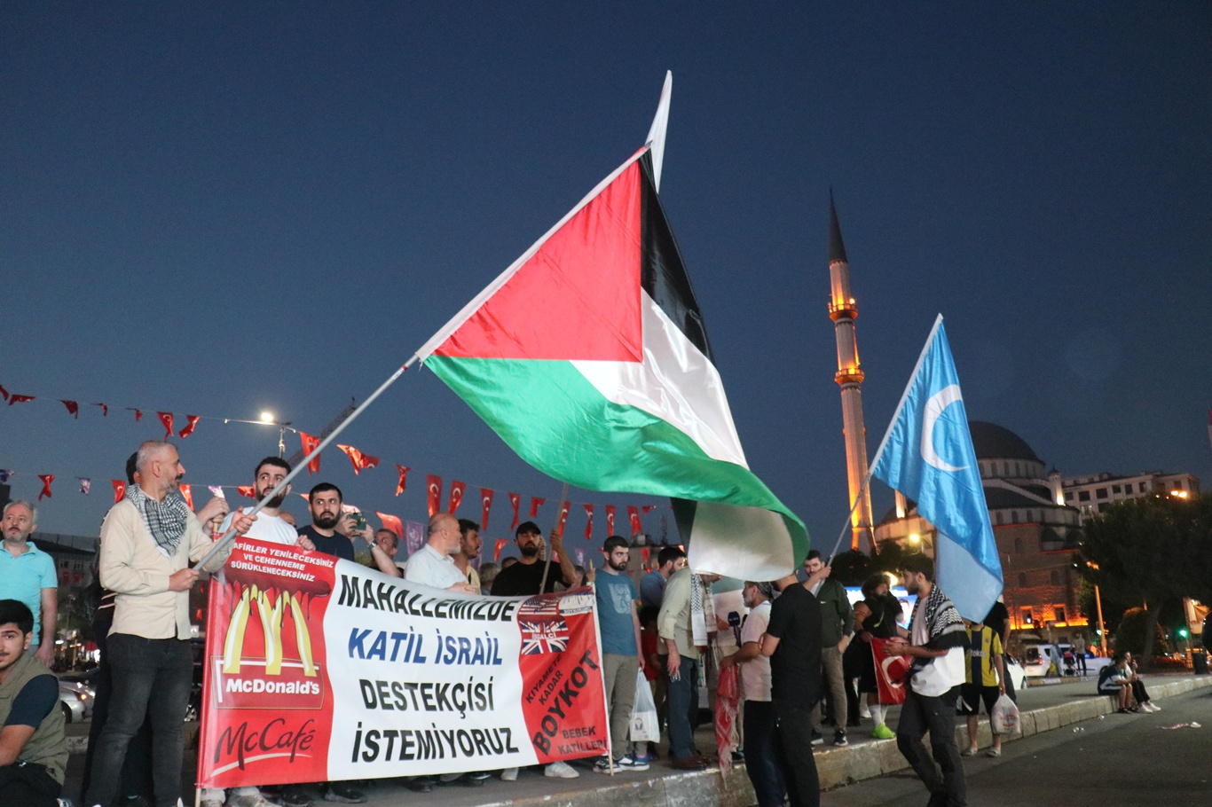 Protesters in Istanbul demand pressure on companies linked to Israeli occupation