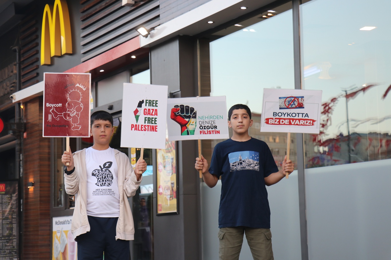 Protesters in Istanbul demand pressure on companies linked to Israeli occupation