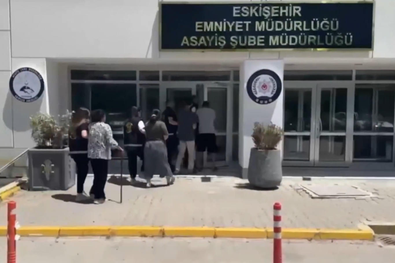 Eskişehir merkezli dolandırıcılık operasyonunda 10 şüpheli tutuklandı