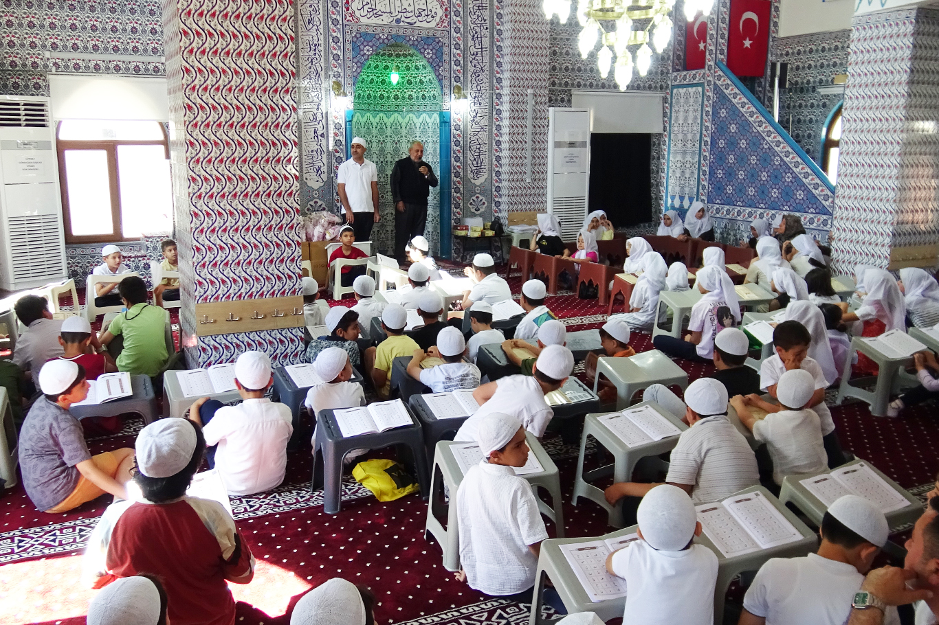 Camiler çocukların neşesiyle yeniden doldu
