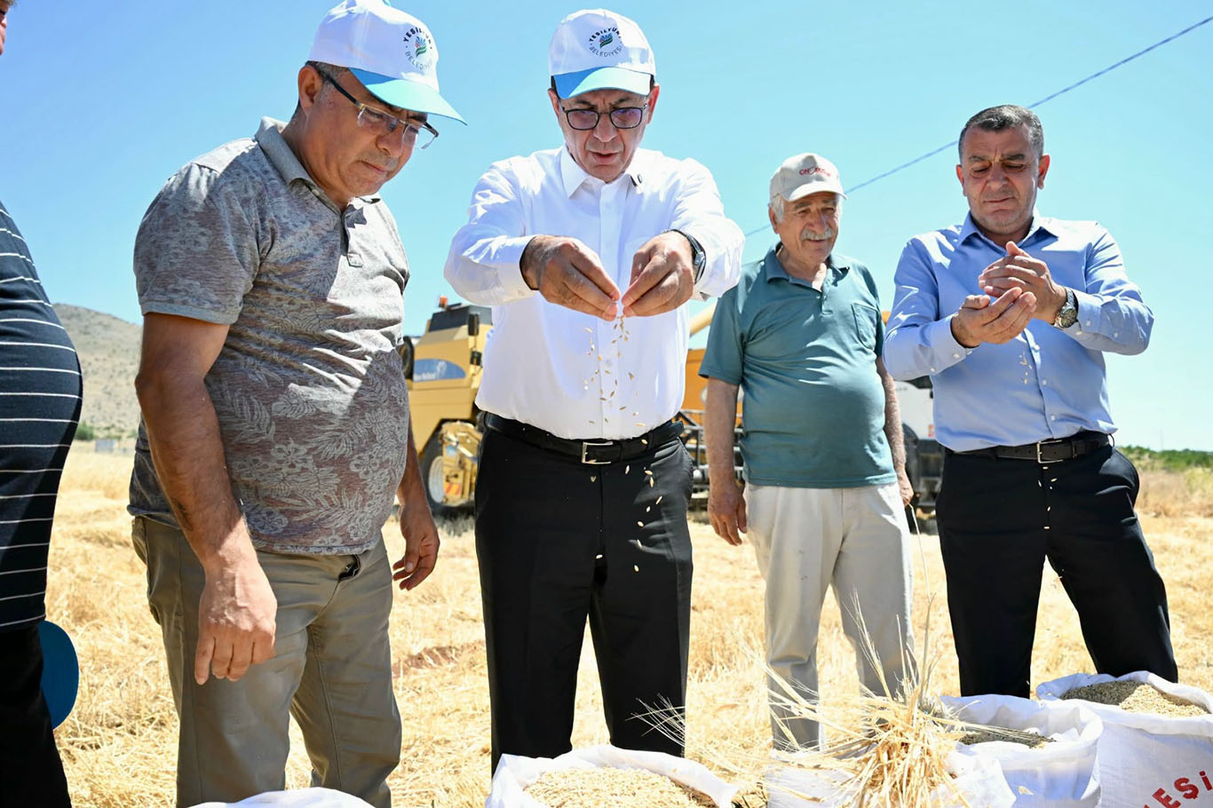 Yeşilyurt Belediyesinden üreticiye ücretsiz arpa desteği