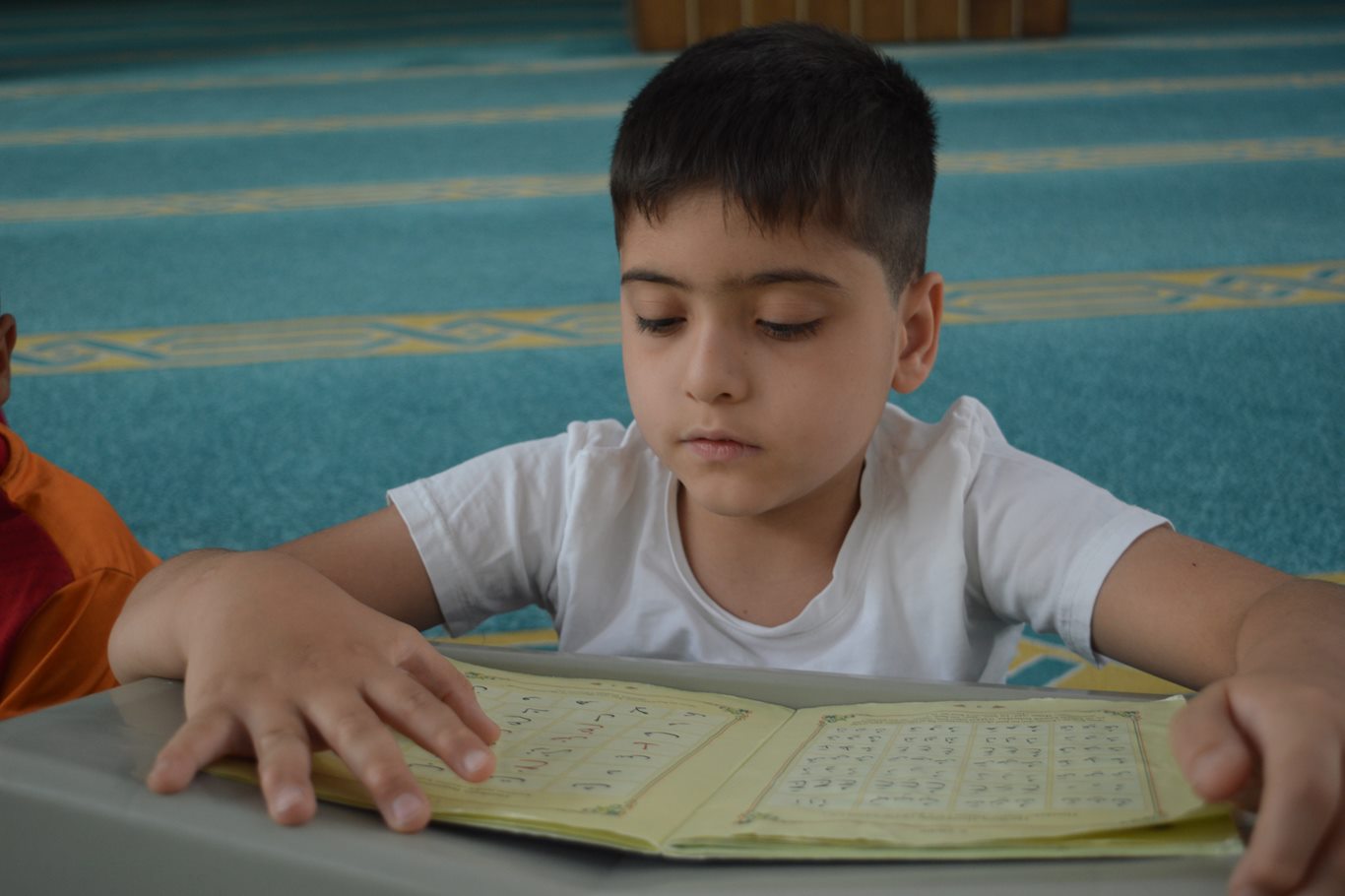Yaz Kur'an Kursunda çocuklar güne salavatlarla başlıyor, Kur'an'la devam ediyor