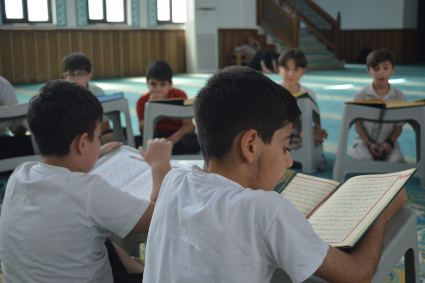 Yaz Kur'an Kursunda çocuklar güne salavatlarla başlıyor, Kur'an'la devam ediyor