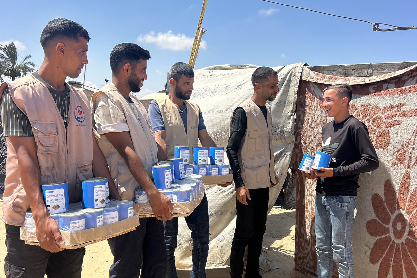 Orphans Foundation delivers sacrificial meat to besieged Gaza despite blockade