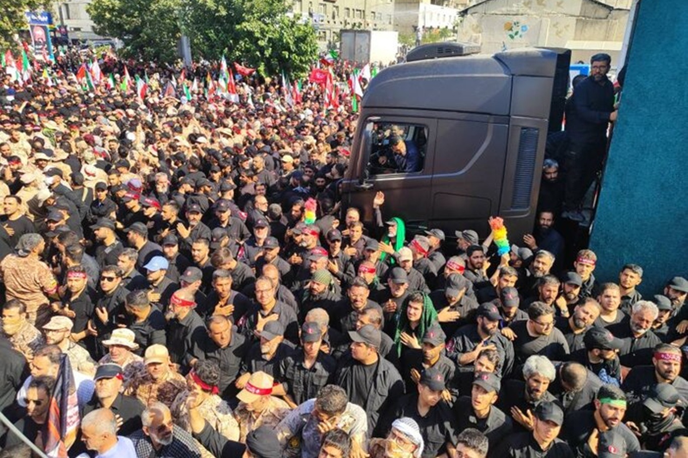 تشییع پیکر رهبر انقلاب اسلامی، آیت‌الله خامنه‌ای در تهران