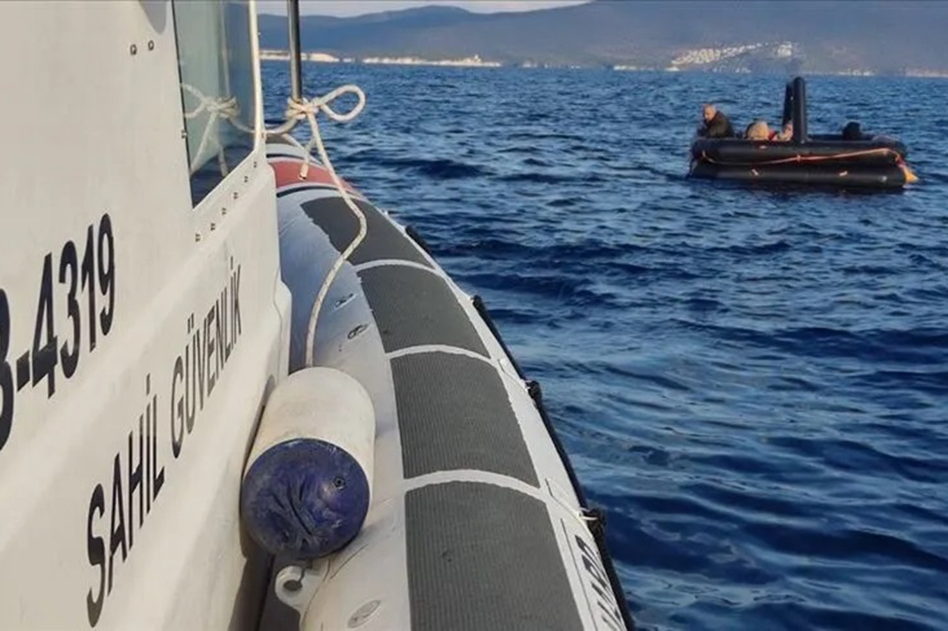 Türkiye rescues 8 more asylum seekers pushed back by Greece in Aegean sea