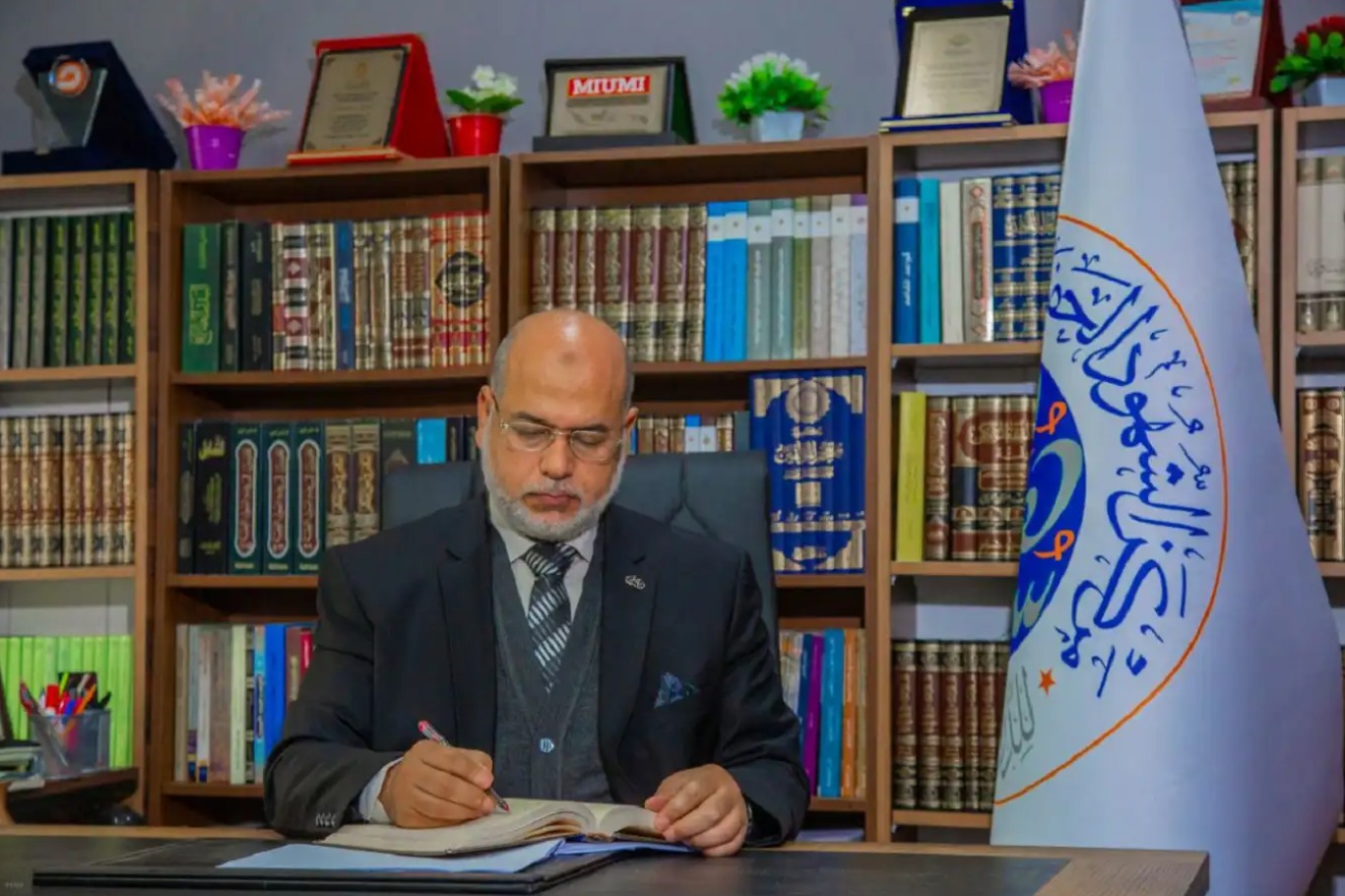 البروفيسور وصفي عاشور أبو زيد يدعو لتحرك عاجل لإنقاذ الطبيب حسام أبو صفية