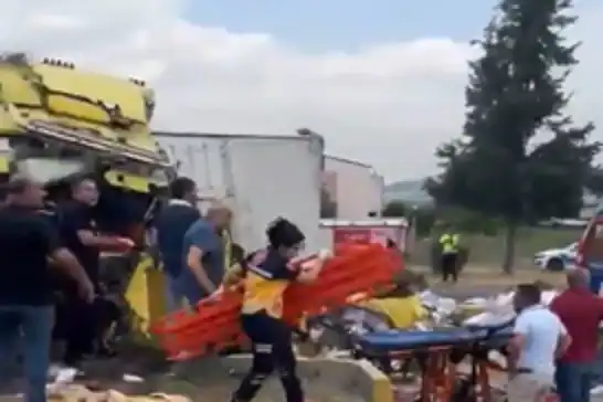 Mersin-Adana kara yolunda iki tır çarpıştı: Bir ölü, 2 ağır yaralı