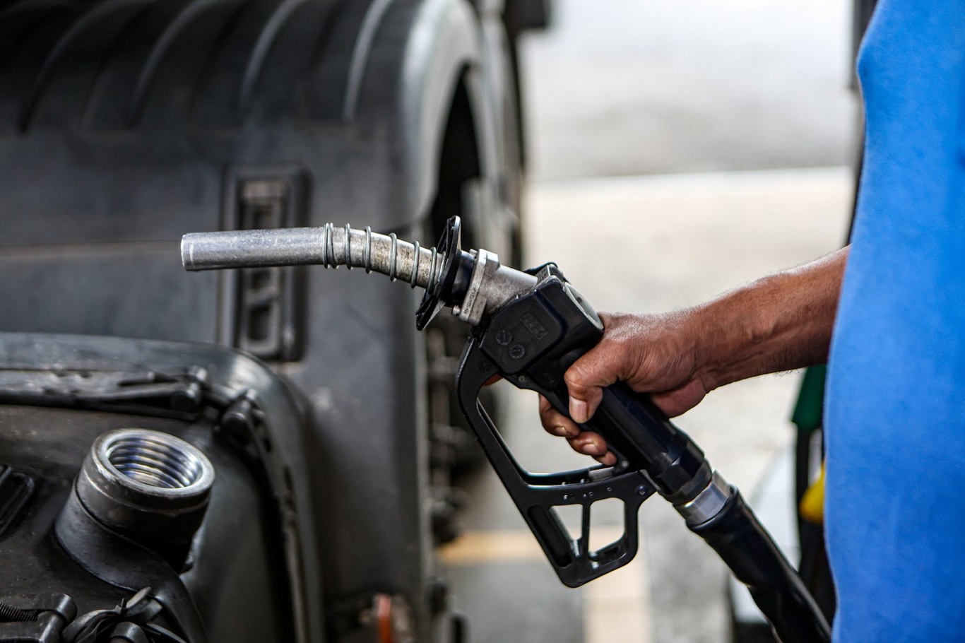 Hürmüz Boğazı'ndaki gerilim petrol fiyatını yükseltti