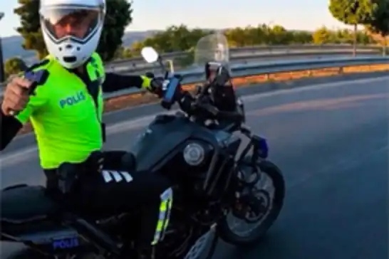 İzmir'de "dur" ihtarına uymayan motosiklet sürücüsüne 394 bin lira ceza