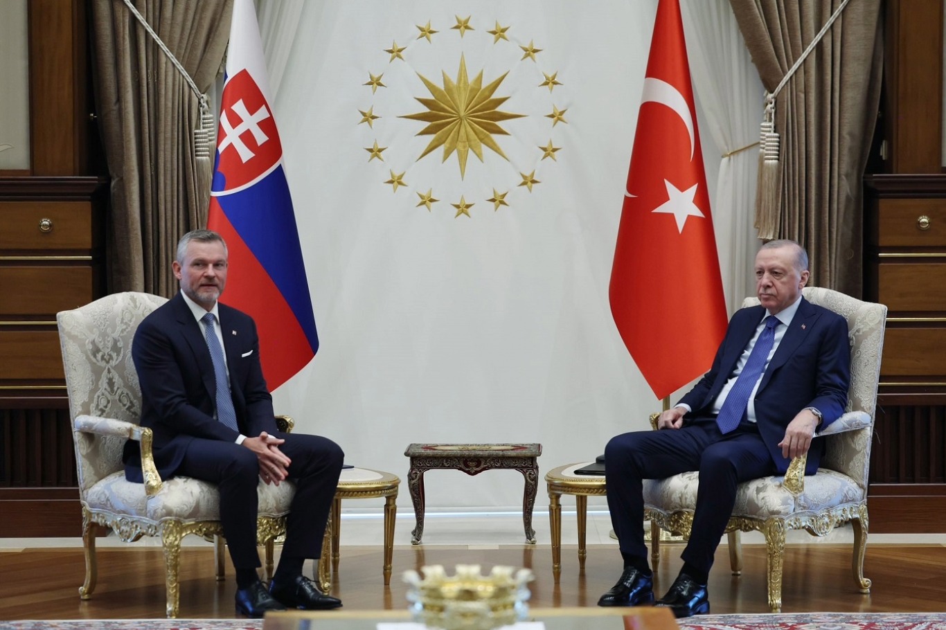أردوغان يبحث مع رئيس سلوفاكيا العلاقات الثنائية على هامش قمة الناتو