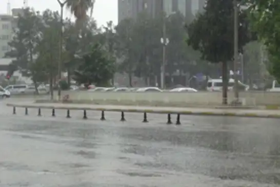 Meteoroloji'den sağanak ve kuvvetli rüzgâr uyarısı