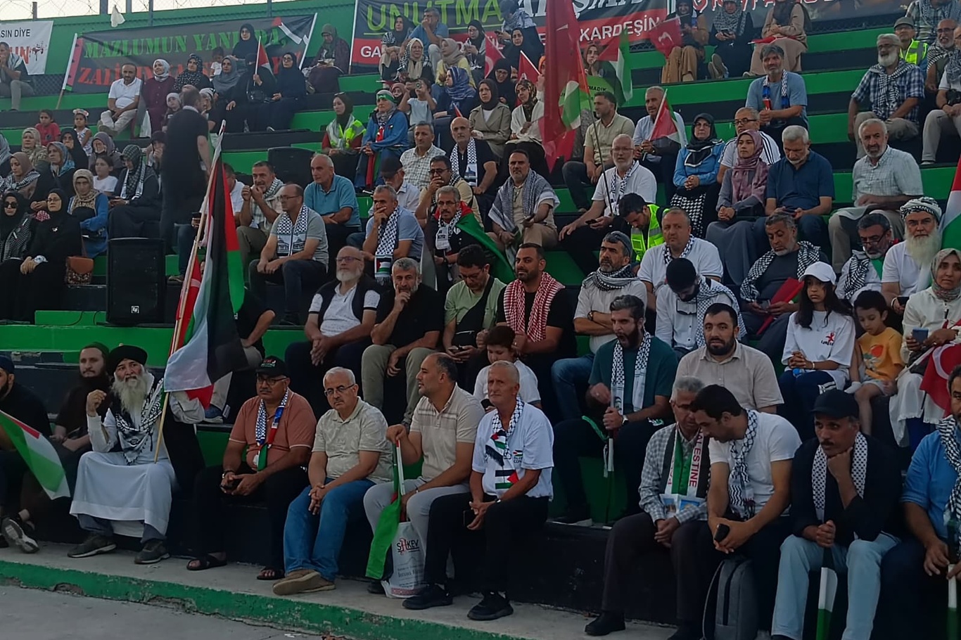 Filistin Konvoyu Sakarya'da coşkuyla karşılandı