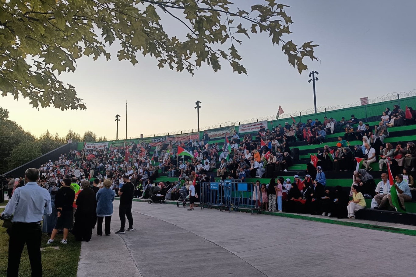 Filistin Konvoyu Sakarya'da coşkuyla karşılandı