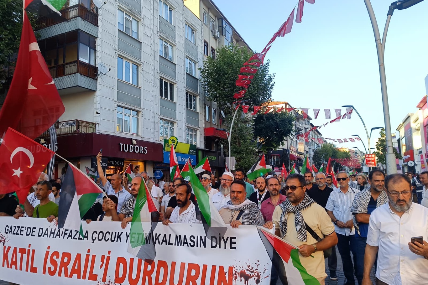 Filistin Konvoyu Sakarya'da coşkuyla karşılandı
