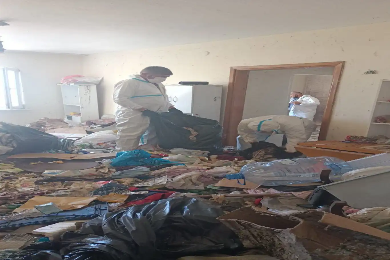 Bursa'da çöp evden 28 ton atık çıkarıldı