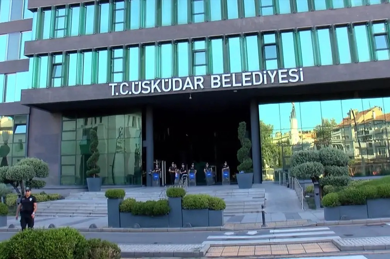 Üsküdar Belediye Başkanı Sinem Dedetaş görevden uzaklaştırıldı