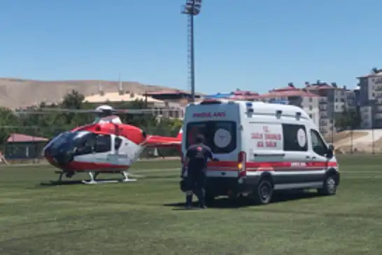 Kalp krizi şüphesi bulunan yaşlı hasta ambulans helikopterle Malatya'ya sevk edildi