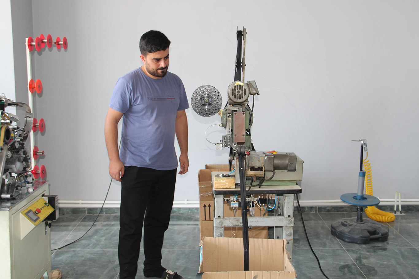 Tekstil kenti Batman'da fermuar üretimi de başladı