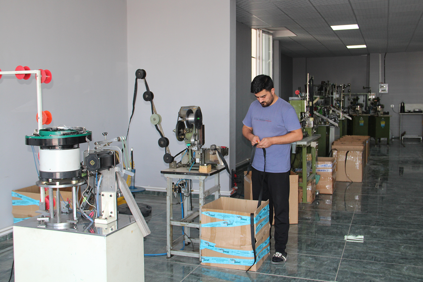 Tekstil kenti Batman'da fermuar üretimi de başladı