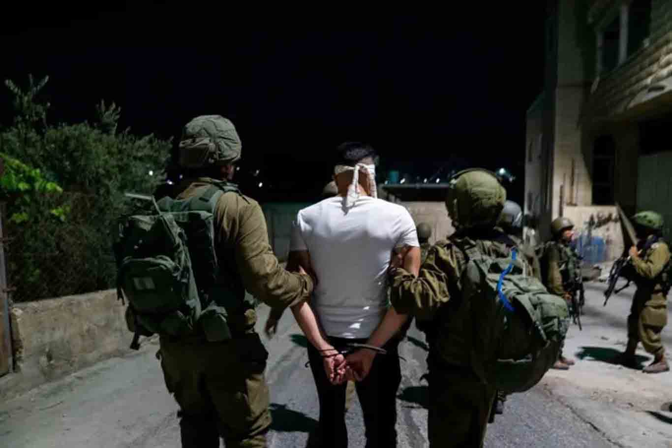 یورش‌های شبانه اشغالگران در کرانه باختری؛ شمار زیادی از فلسطینیان بازداشت شدند