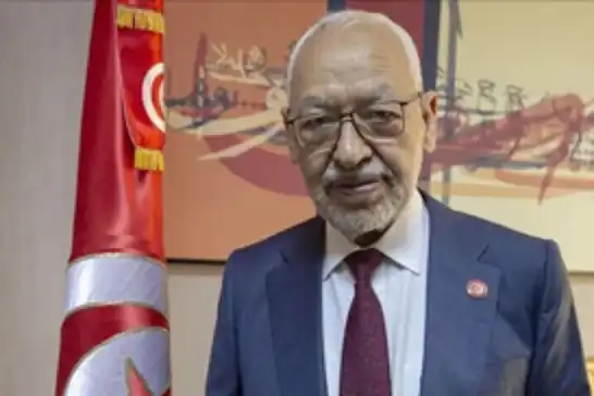 تونس.. الغنوشي يضرب عن الطعام والدواء بالمستشفى
