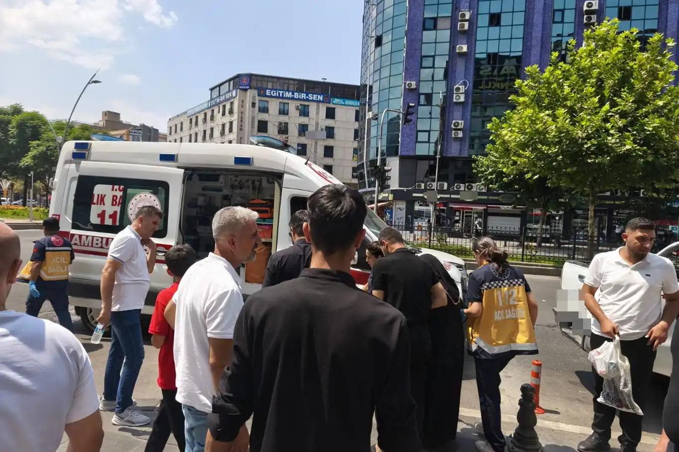 Batman'da yolun karşı tarafına geçmeye çalışan yayaya araç çarptı