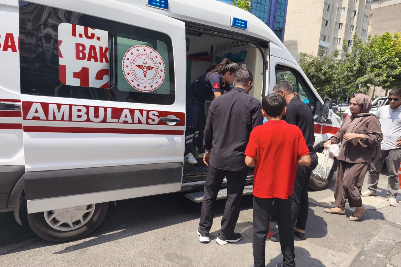 Batman'da yolun karşı tarafına geçmeye çalışan yayaya araç çarptı