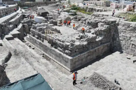 Konya’da Selçuklu dönemine ait surlar ve Larende Kapısı gün yüzüne çıkarılıyor