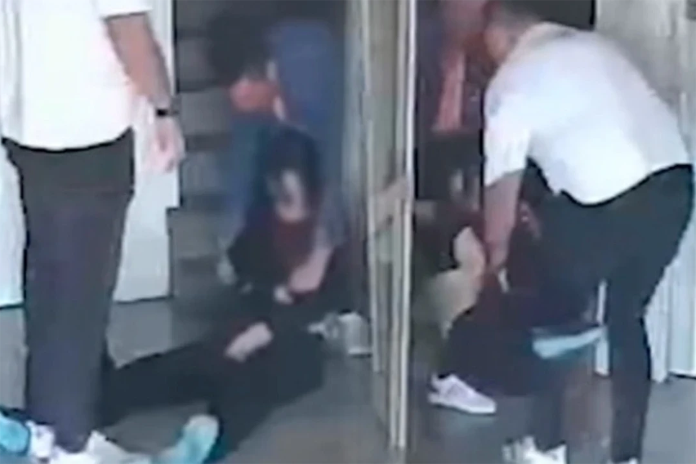 Asansörde aşırı yük faciayla bitti: 9 kişi bindikleri asansörden metrelerce yüksekten yere çakıldı