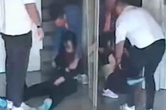 Asansörde aşırı yük faciayla bitti: 9 kişi bindikleri asansörden metrelerce yüksekten yere çakıldı
