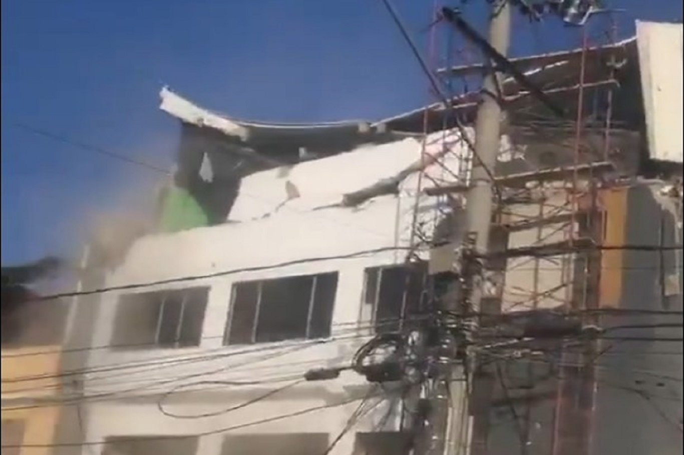 بوومەلەزەیەک بە گوڕی ٧.١ کۆلۆمبیا دەهەژێنێت