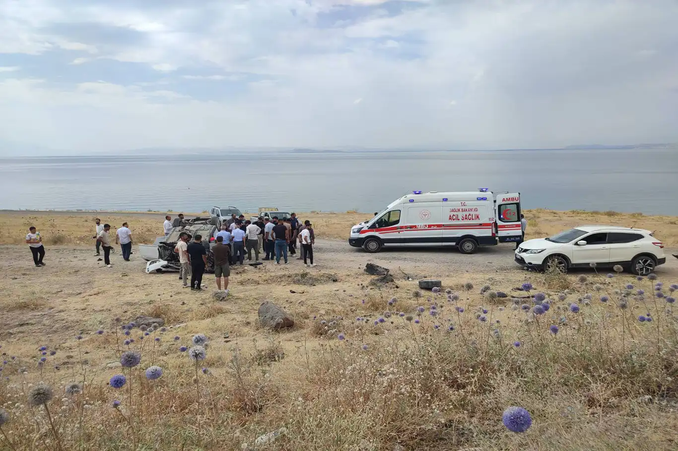 Van'da kontrolden çıkarak takla atan otomobilde 3 kişi yaralandı