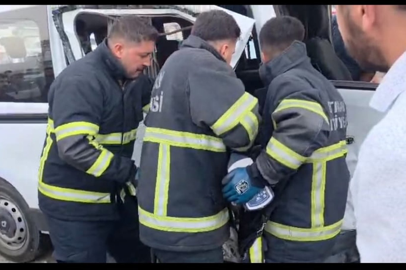 Batman’da iki minibüs çarpıştı: 9 yaralı
