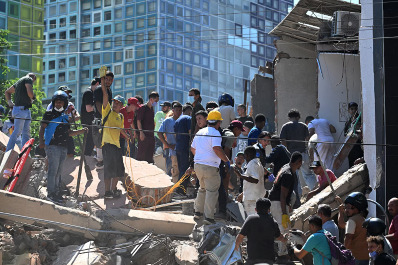 Death toll rises to 132 after powerful earthquake strikes western Colombia