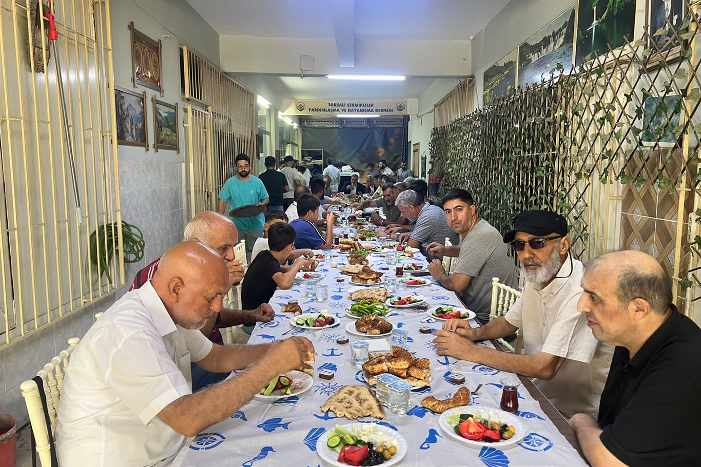 HÜDA PAR Genel Sekreteri Yılmaz, Torbalı'da esnaflarla bir araya geldi