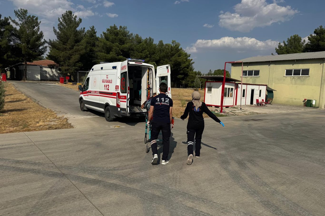 Siirt'te beyin kanaması geçiren kadın hasta hava ambulansıyla hastaneye ulaştırıldı