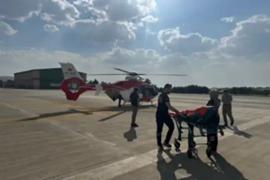 Siirt'te beyin kanaması geçiren kadın hasta hava ambulansıyla hastaneye ulaştırıldı