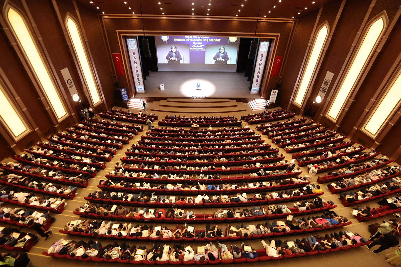 Gaziantep'te "Evlilik Okulunu" tamamlayan 951 çift sertifikalarını aldı