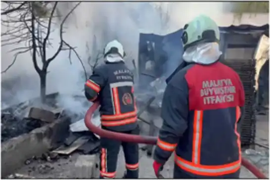 Malatya'da işçilerin kaldığı konteynerlerde yangın