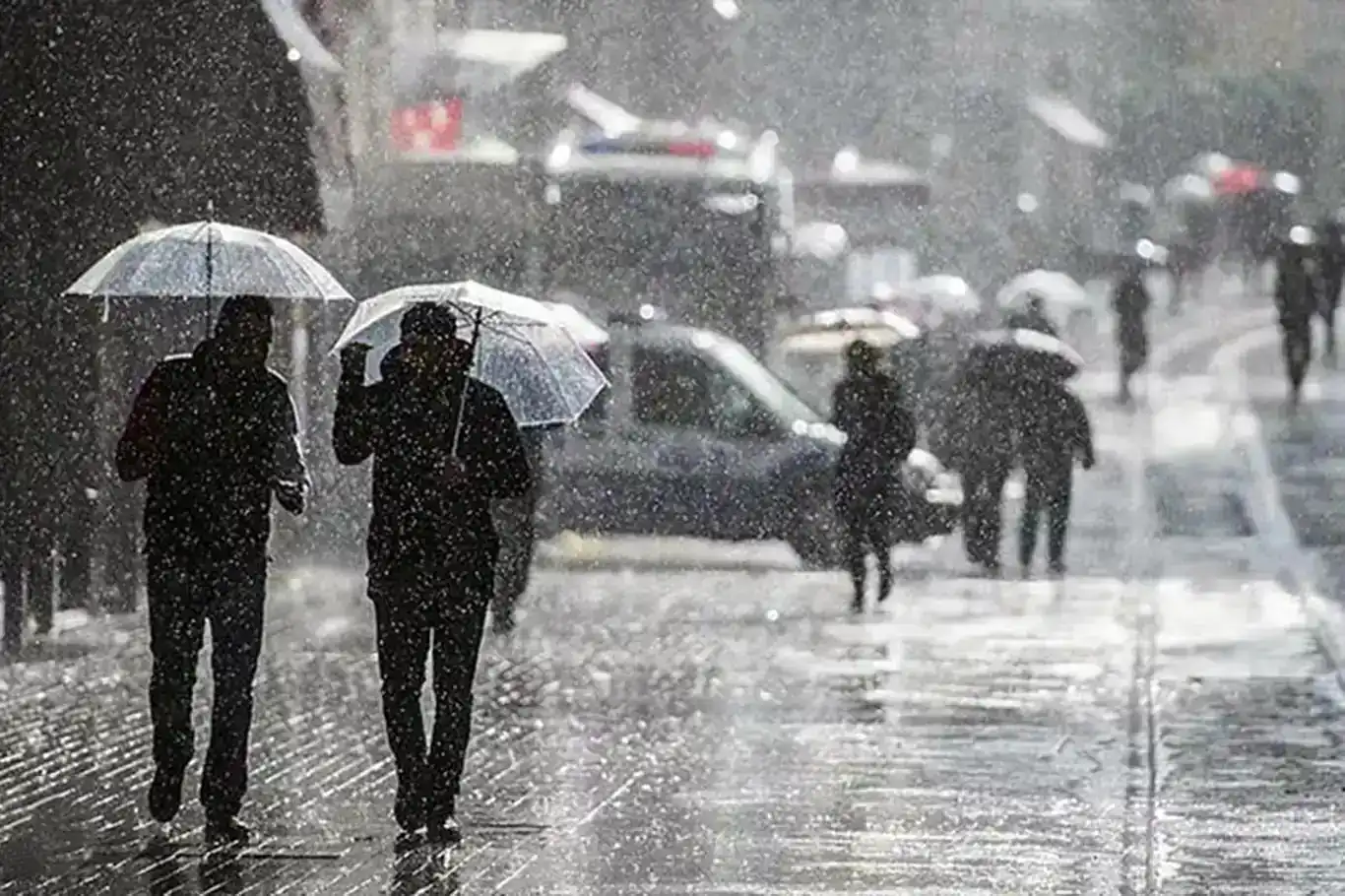 Marmara ve Karadeniz için kuvvetli rüzgar ve sağanak uyarısı