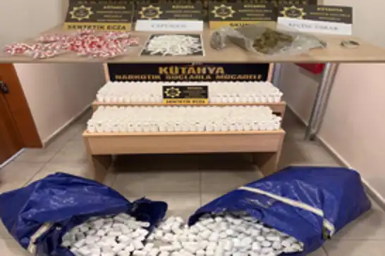 Kütahya’da uyuşturucu operasyonlarında 106 bin sentetik ecza ele geçirildi