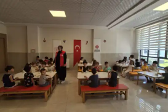"1001 Vakıf Hayır Şartı" doğrultusunda Gaziantep'te 750 çocuğa meyve ikramı