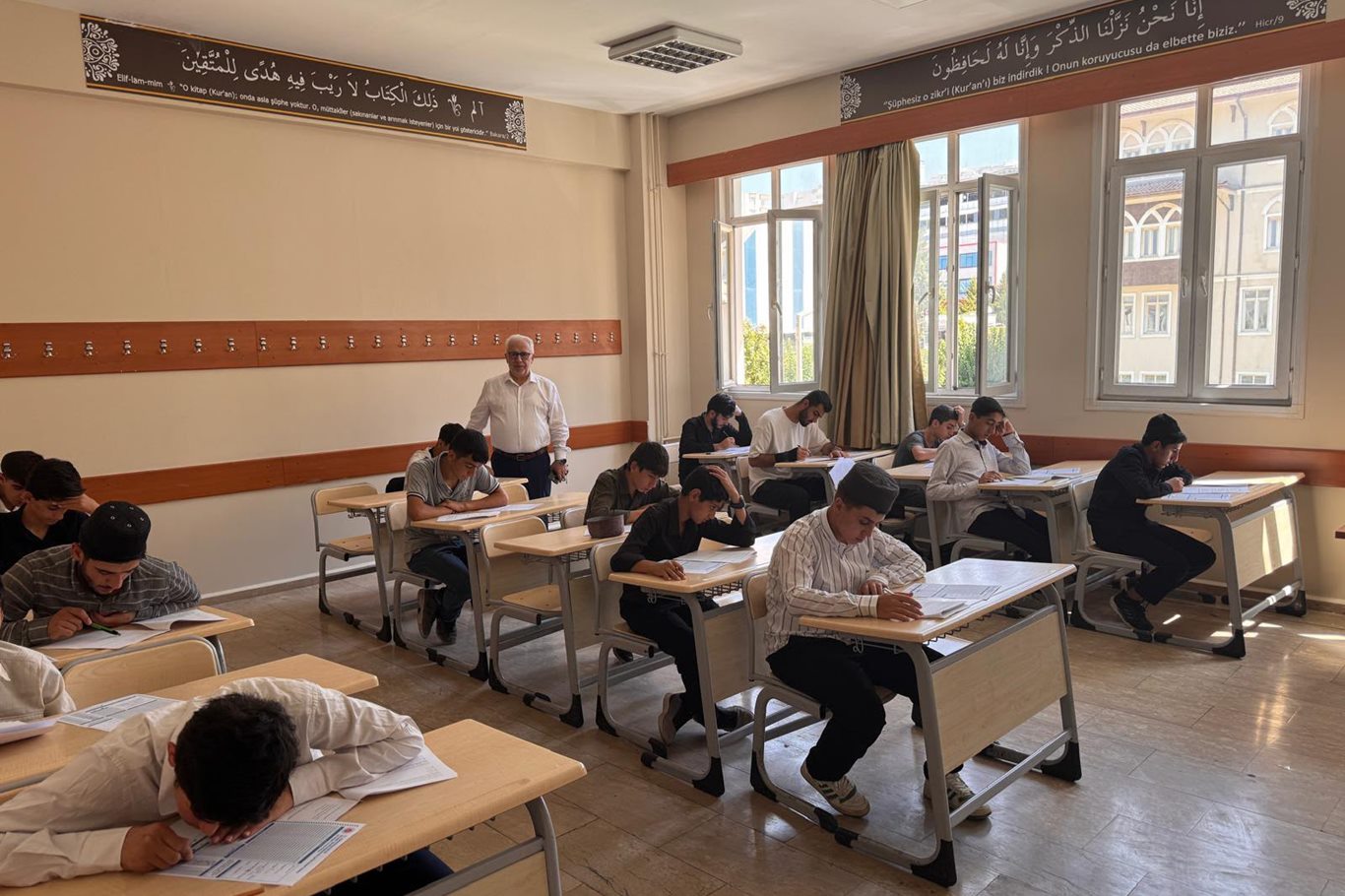 Siirt’te 600 hafızlık öğrencisi bilgi ve kazanım sınavına girdi