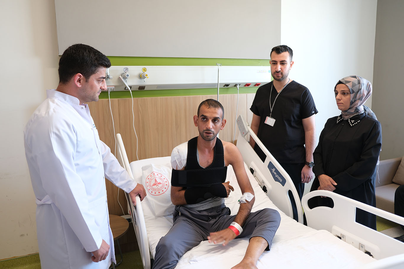 Gaziantep'te dizden alınan kıkırdakla omuz eklemi tedavi edildi