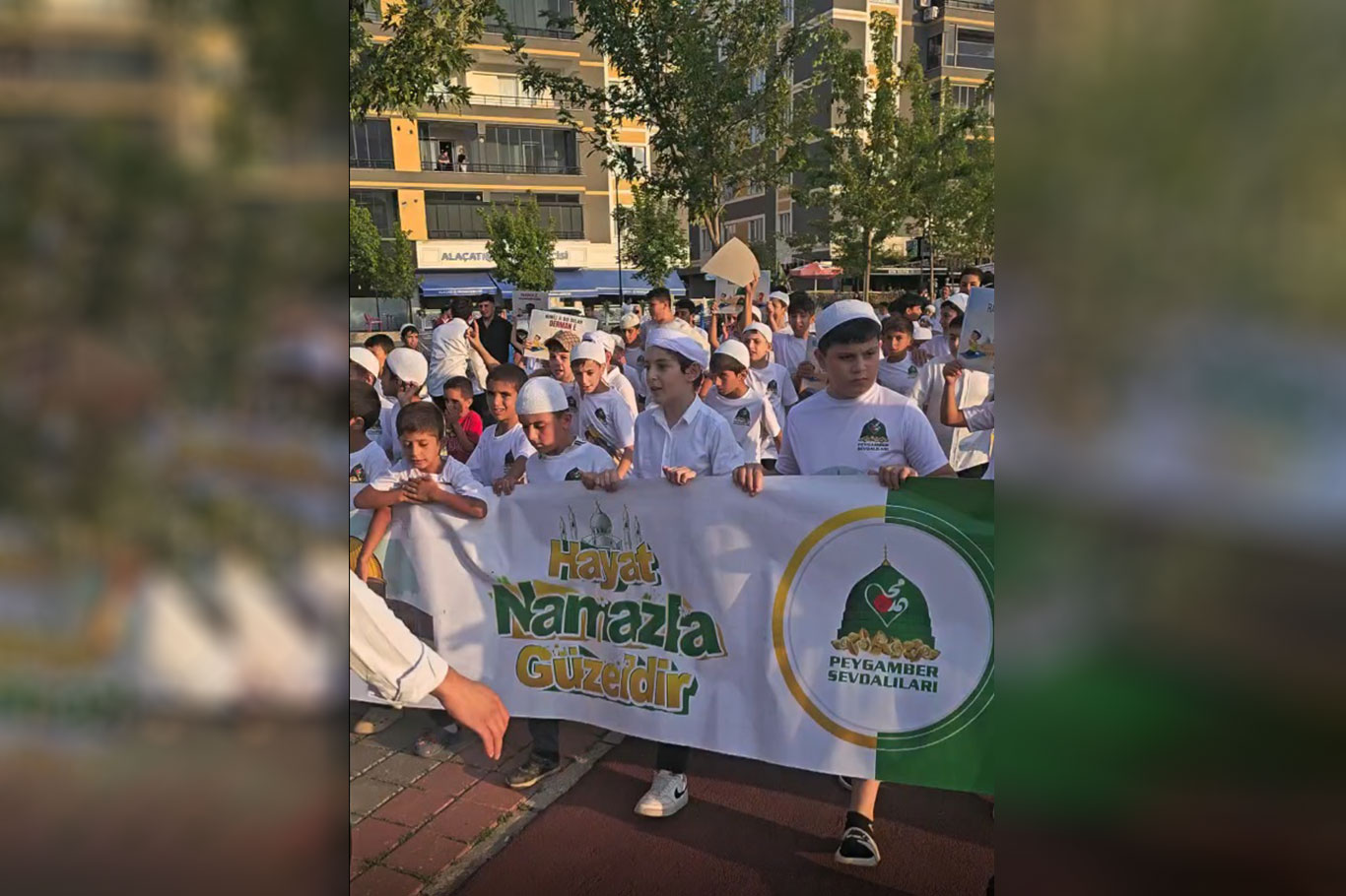 Muş'ta "Hayat Namazla Güzeldir" coşkusu: Yüzlerce çocuk ve veli bir araya geldi