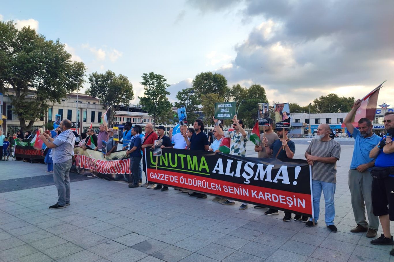 Sakarya'daki STK'lardan Filistin Konvoyu'nun sınırın Irak tarafından bekletilmesine tepki