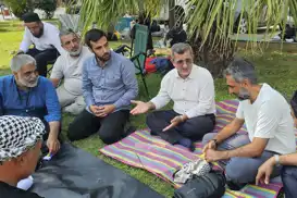هودا پار سەردانی کاروانی فەلەستین دەکات کە لە دەروازەی ئیبراهیم خەلیل ڕێگریان لێکراوە