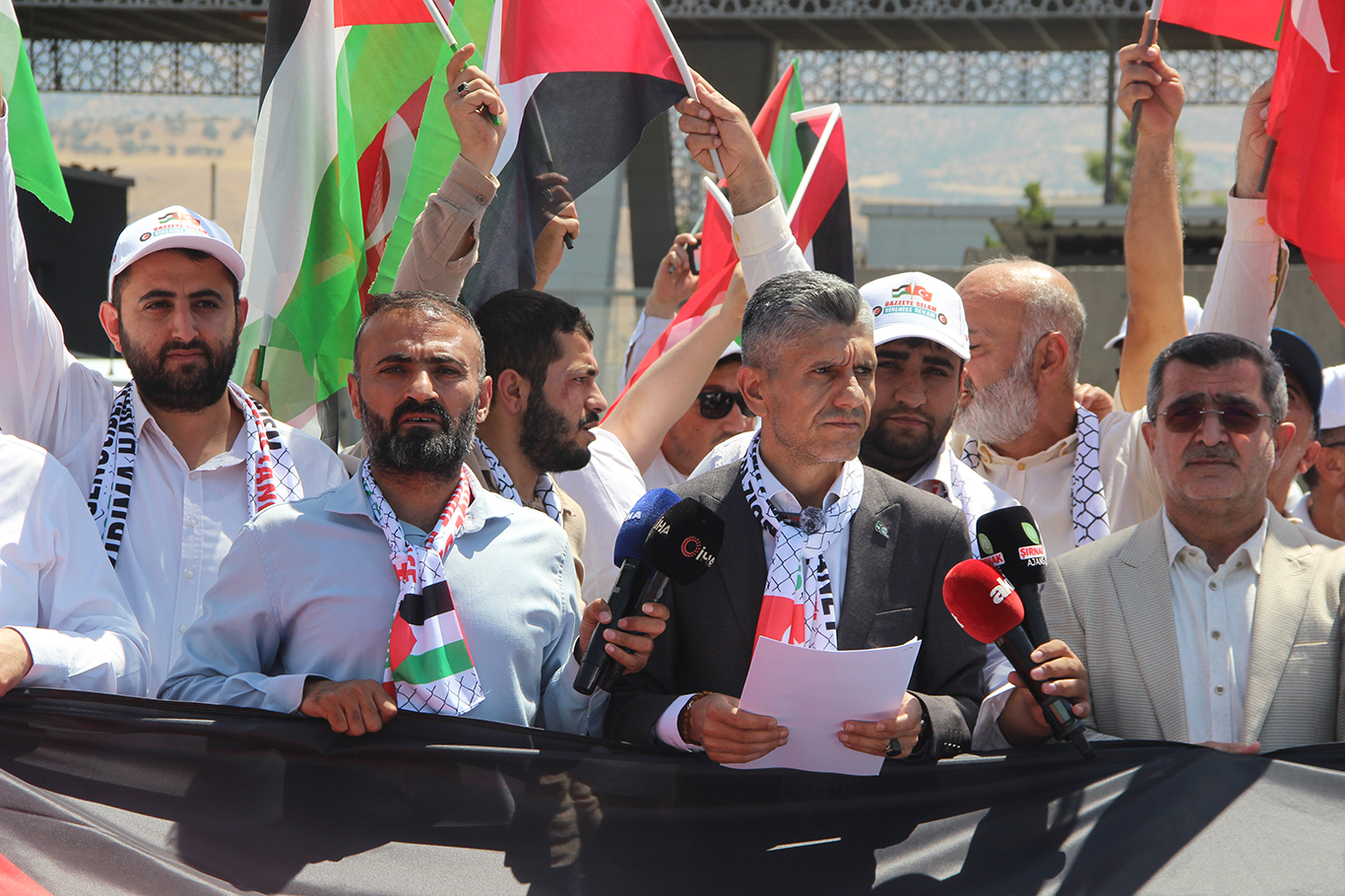 KONVOYUN BEKLETİLMESİ SELAHADDİN EYYUBİ TORUNLARINI RAHATSIZ EDİYOR